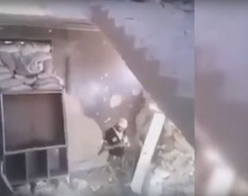Broma pesada: le tiraron una bomba en el trabajo