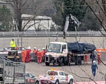 Isack Hadjar se pegó en Barcelona: accidente bajo la lluvia y día abortado para Red Bull