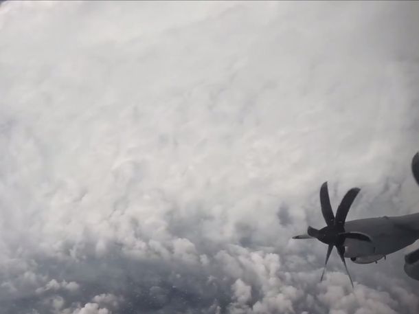 Un avión registró el interior del ojo del huracán Melissa que acecha a Jamaica: Efecto estadio Un avión registró el interior del ojo del huracán Melissa que acecha a Jamaica: Efecto estadio