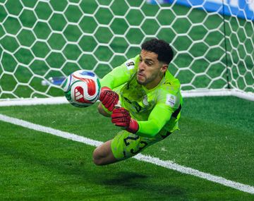 Quién es el arquero de Egipto figura ante la Selección Argentina y dónde juega: la historia de Mostafa Shobeir