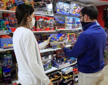 Comercio acordó un aumento salarial de casi un 60%