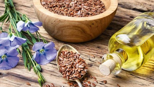 Se recomienda consumir una cucharada sopera de aceite de linaza por día. Se recomienda consumir una cucharada sopera de aceite de linaza por día.