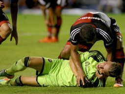 el terrible rodillazo de tevez que le fracturo la mandibula al arquero de newells el terrible rodillazo de tevez que le fracturo la mandibula al arquero de newells