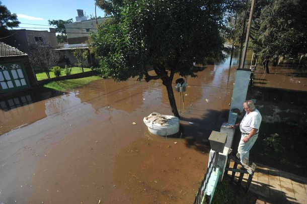 Luján: aseguran que el río está bajando favorablemente y aún quedan 100 evacuados