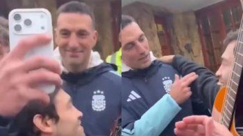 video: scaloni recibio un emotivo homenaje en pujato con una serenata de chamame video: scaloni recibio un emotivo homenaje en pujato con una serenata de chamame