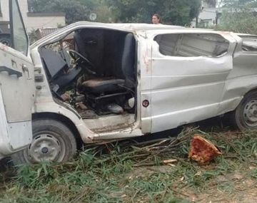 Un árbol gigante cayó sobre una camioneta y mató a un nene - Crédito: La Gaceta de Tucumán