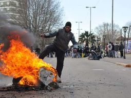 Protesta en Avellaneda tras el desalojo en un complejo habitacional