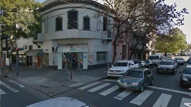 Este es el locutorio donde la mujer fue atacada por un linyera.