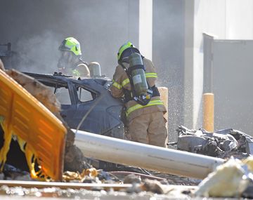 Una avioneta con cinco pasajeros chocó junto a un shopping en Asutralia
