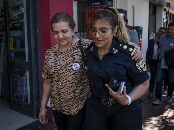 Día 10 del juicio: así llegó la mamá de Fernando Báez Sosa a los Tribunales de Dolores