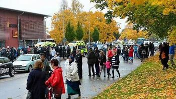 suecia: un hombre enmascarado ataco una escuela con un sable y mato a un profesor suecia: un hombre enmascarado ataco una escuela con un sable y mato a un profesor