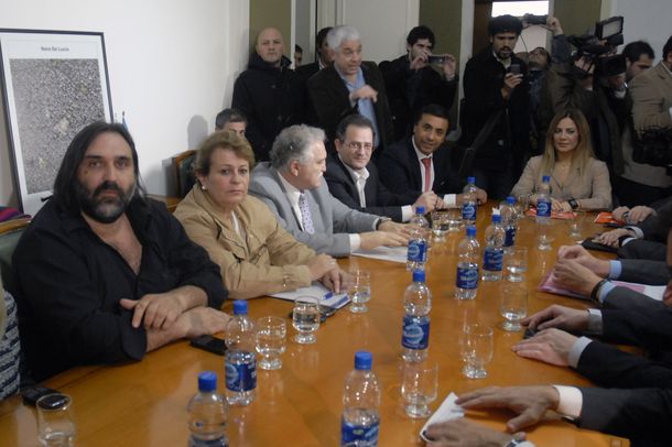 Comenzó la reunión entre el gobierno de Scioli y los docentes para destrabar el conflicto