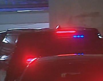 Macri ingresando al Sanatorio Otamendi