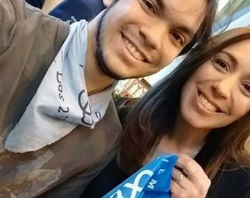 Vidal ratificó su postura en contra del aborto y se sacó una foto con el pañuelo provida