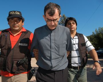 Liberan a un ex sacerdote condenado por pedofilia