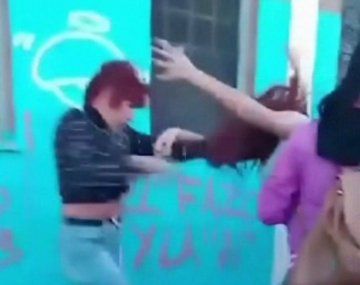 Brutal pelea de madres en la puerta de un colegio de José C. Paz