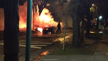 ¿volvieron los quemacoches? se incendiaron cuatro autos en vicente lopez ¿volvieron los quemacoches? se incendiaron cuatro autos en vicente lopez