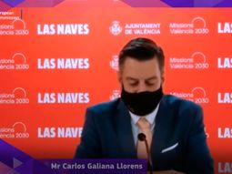 Insólito video: un concejal simuló que hablaba inglés con barbijo, pero era doblado por otra persona