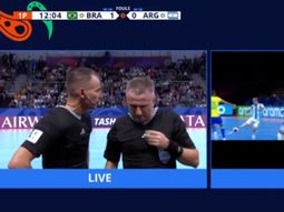 Polémica en la final del Futsal: ¿el VAR benefició a Brasil ante Argentina?