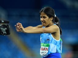 La argentina Yanina Martínez ganó el oro en los 100 metros de atletismo