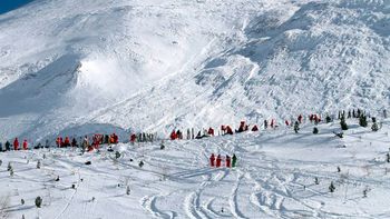 avalancha en saboya, francia: hay personas atrapadas bajo la nieve avalancha en saboya, francia: hay personas atrapadas bajo la nieve
