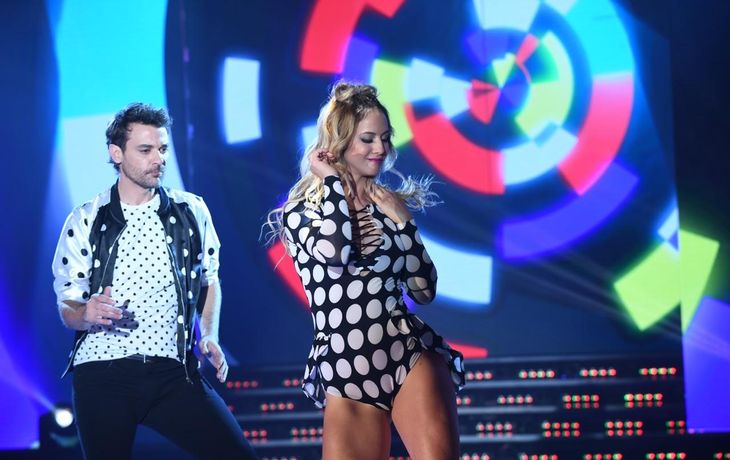 Pedro Alfonso y Flor Vigna bailan cumbia pop