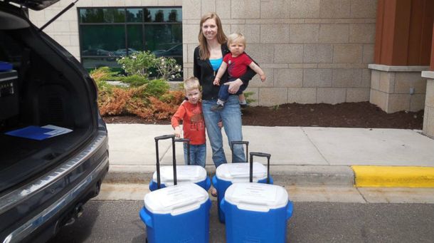 Una mujer donó 109 litros de leche materna para bebés en terapia intensiva