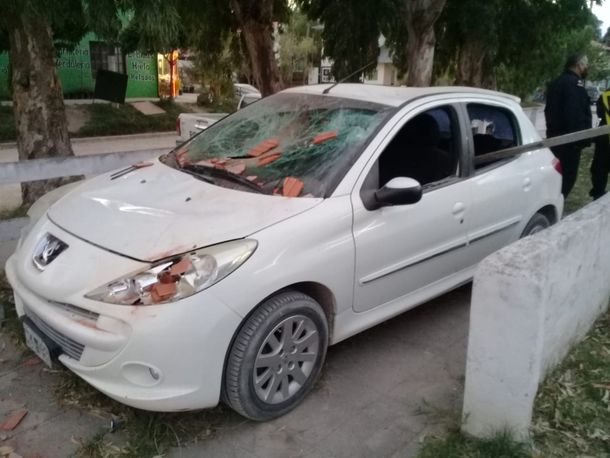 Reta: intentaron tomar la comisaría, destruyeron autos e hirieron a policías