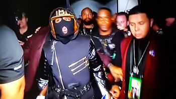 Así salió Money al ring. Así salió Money al ring.