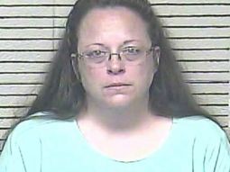 Liberaron a la mujer que no quería expedir licencias matrimoniales a parejas gay