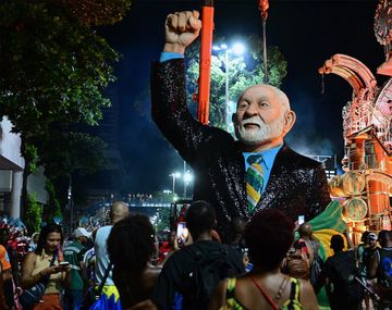 Lula homenajeado en Rio.