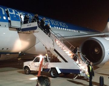 Explotó turbina de avión de Aerolíneas Argentinas (Foto de Twitter)