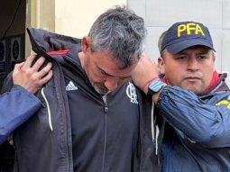Pablo “Bebote” Álvarez, el histórico jefe de la barra brava de Independiente, declaró este viernes por la tarde en los tribunales del fuero Penal Económico. Pablo “Bebote” Álvarez, el histórico jefe de la barra brava de Independiente, declaró este viernes por la tarde en los tribunales del fuero Penal Económico.