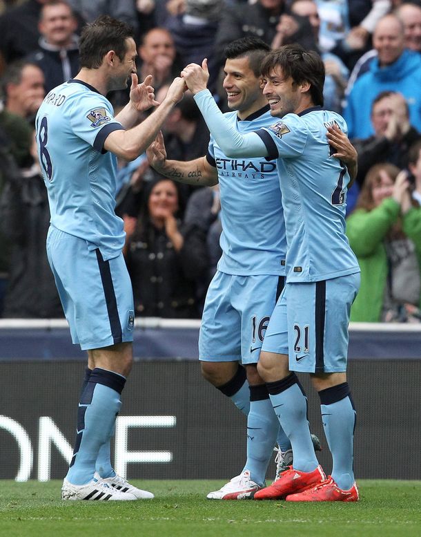 El Manchester City logró una victoria agónica y sigue soñando