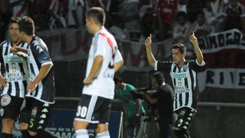 river cayo ante estudiantes de buenos aires en su debut river cayo ante estudiantes de buenos aires en su debut