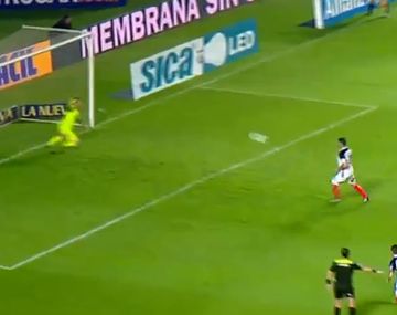 El mediocampista engañó al Ruso Rodríguez a pura calidad