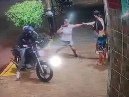 la tablada: salieron a la calle y un motochorro les puso un arma en la cabeza para robarles la tablada: salieron a la calle y un motochorro les puso un arma en la cabeza para robarles