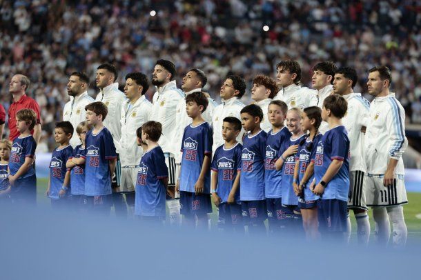 El Himno Nacional Argentino en la previa al amistoso contra Islandia.&nbsp;
