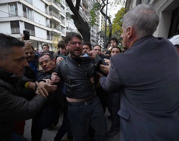 VIDEO: así cantaba Grabois mientras lo llevaban detenido en un móvil policial