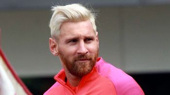 Lionel Messi stalkea a Nico Vázquez. Lionel Messi stalkea a Nico Vázquez.