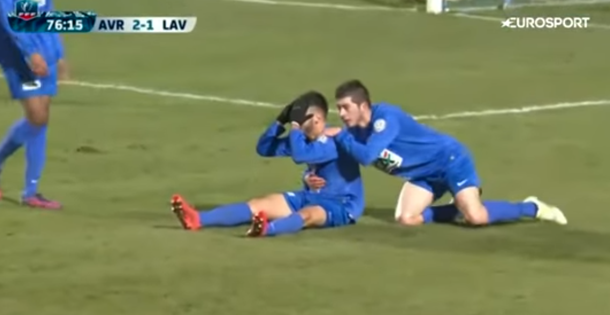 El defensor hizo un golazo de toda la cancha