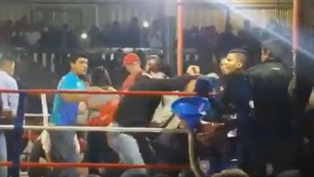 bochornoso final en salta: noqueo al favorito del publico y le pegaron despues de la pelea bochornoso final en salta: noqueo al favorito del publico y le pegaron despues de la pelea
