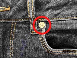 Fin de la incógnita: para qué sirven los botones metálicos de los jeans