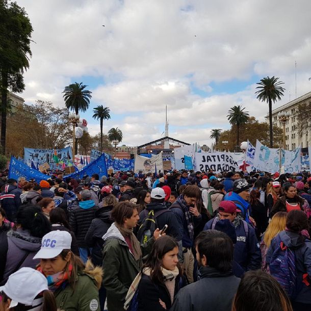 Contra el veto y el ajuste, la multitudinaria Marcha Federal copó Plaza de Mayo