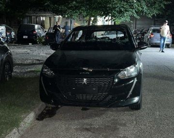 Crimen en Castelar: el auto que utilizaban por los delincuentes apareció abandonado en Fuerte Apache