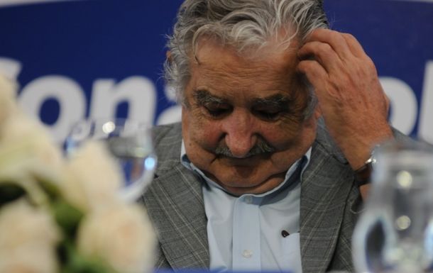 Mujica busca una reunión para destrabar el conflicto