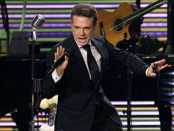 A Luis Miguel se le cayeron los mocos en vivo