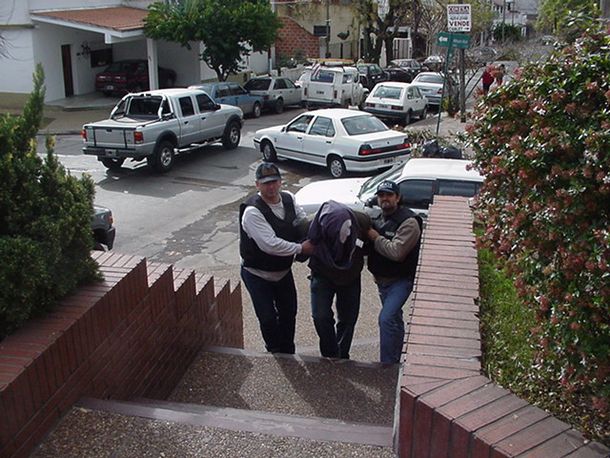 El detenido se encuentra en una celda aislada