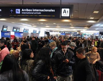 Evacúan a los pasajeros de la zona de mostradores
