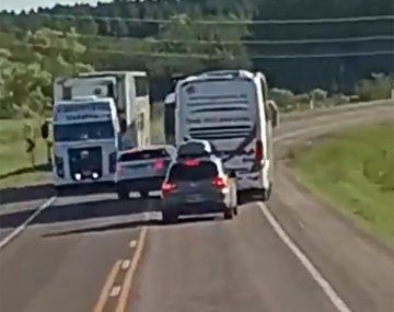 Uruguay: hizo derrapar un micro por adelantar a otro 